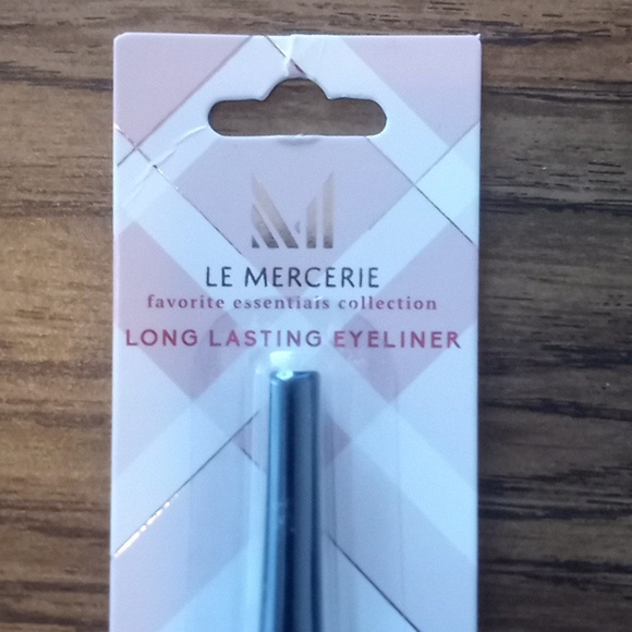 Le Mercerie long lasting eyeliner. Midnight black. .08 fl oz 2.5 ml - Picture 2 of 4
